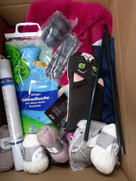 BOX OF APPROX. 20 HOUSE HOLD ITEMS TO INCLUDE WOOL - GARDEN GLOVES - VIVO - HANG/ COLLECTION ONLY ER 