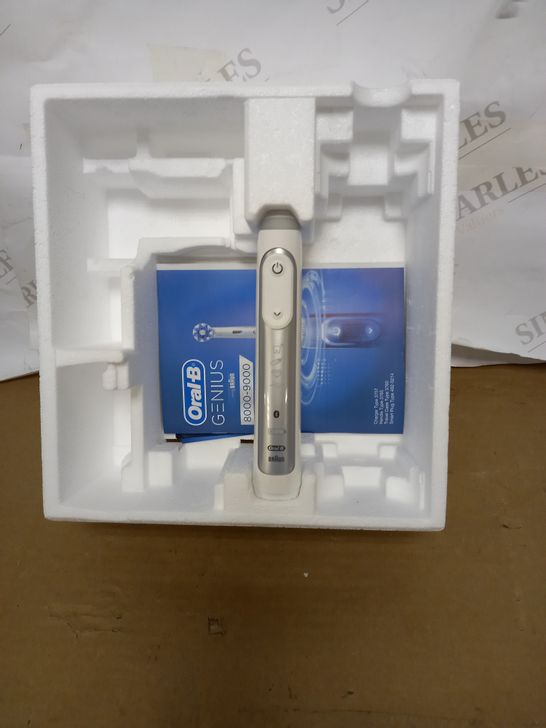 ORAL-B GENIUS 8000 CROSSACTION ELECTRIC TOOTHBRUSH