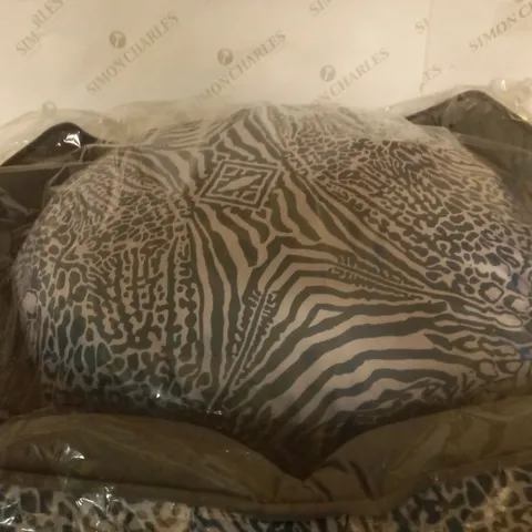 JM BY JULIEN MACDONALD PET BED