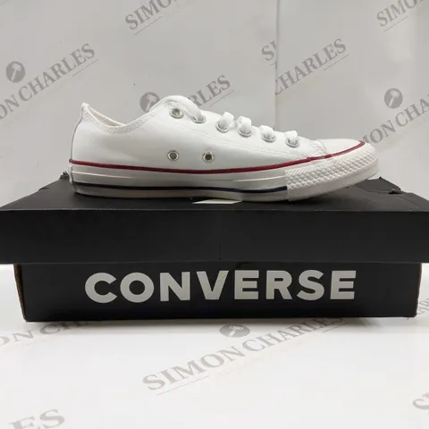 BOXED PAIR OF CONVERSE UNISEX CHUCK TAYLOR ALL STAR SHOES IN OPTICAL WHITE UK MENS SIZE 6 