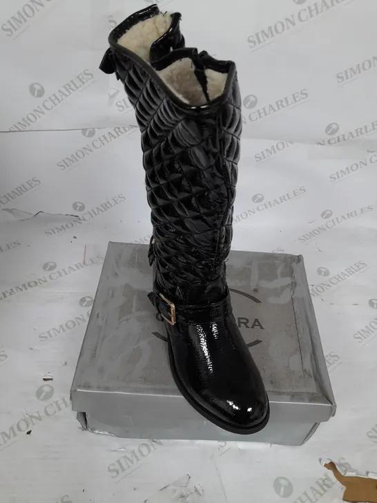 CASSANDRA KNEE HIGH BOOT IN QUILTED BLACK PATENT WITH GOLD BUCKLE DETAIL SIZE 3