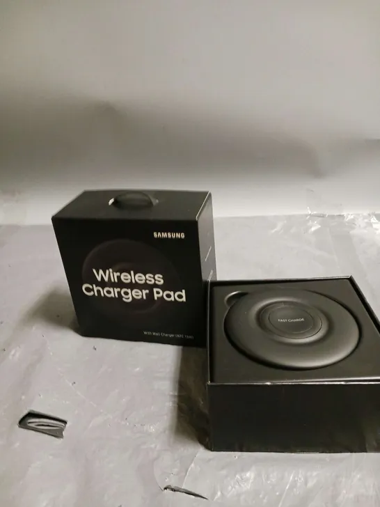 BOXED SAMSUNG WIRELESS CHARGER PAD 