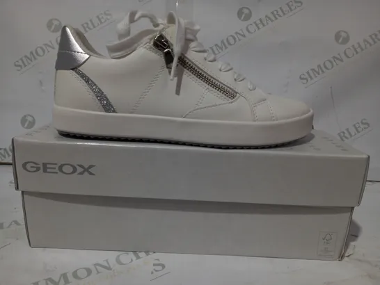 BOXED PAIR OF GEOX SHOES IN WHITE/SILVER UK SIZE 4