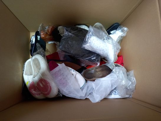 BOX OF A LARGE QUANTITY OF ASSORTED DESIGNER FOOTWEAR ITEMS TO INCLUDE DUNLOP, SPIDERMAN SLIDERS, ARKET ETC