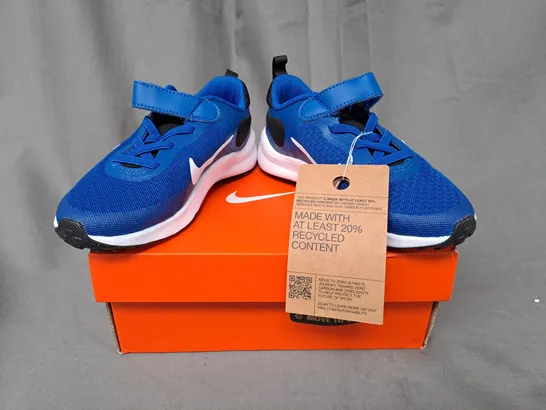 BOXED PAIR OF NIKE REVOLUTION 7 KIDS SHOES IN BLUE/BLACK/WHITE UK SIZE 9.5