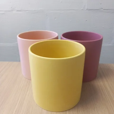 APPROXIMATELY 16 BRAND NEW AVORIUM IMAGINATION PLANT POTS IN ASSORTED COLOURS