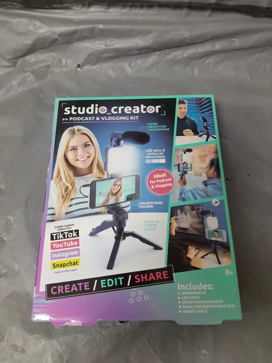 BOXED STUDIO CREATOR PODCAST & VLOGGING KIT RRP £17.99