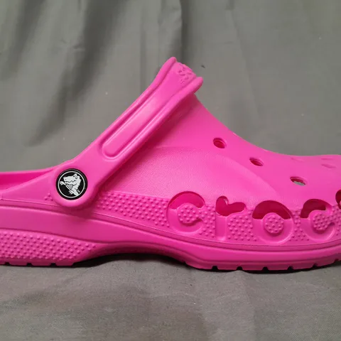 PAIR OF CROCS BAYA CLOGS IN PINK UK SIZE M8/W9