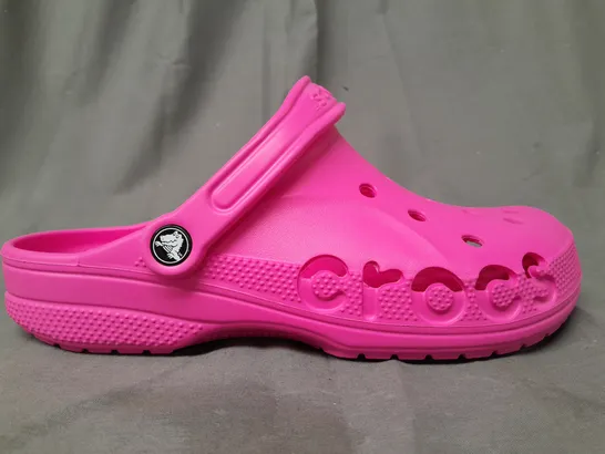 PAIR OF CROCS BAYA CLOGS IN PINK UK SIZE M8/W9