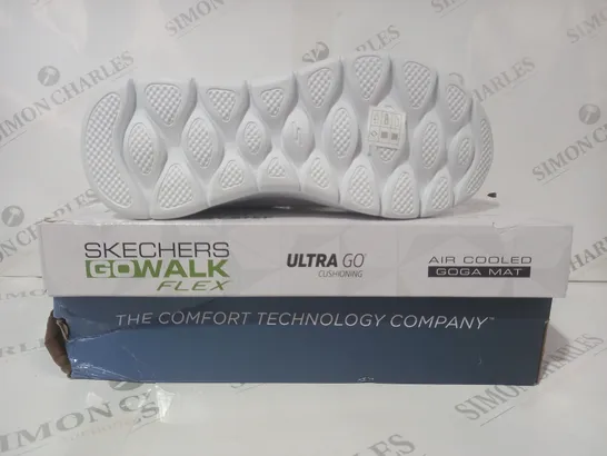 BOXED PAIR OF SKECHERS GO WALK FLEX SHOES IN WHITE UK SIZE 7