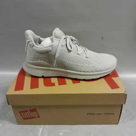 BOXED PAIR OF FITFLOP VITAMIN FFX KNIT TRAINERS - 4.5