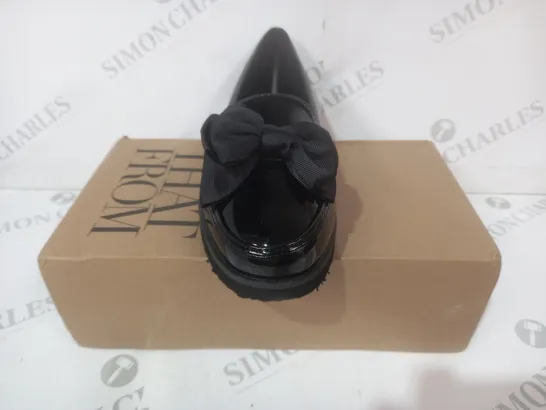 BOXED PAIR OF WHERE'S THAT FROM FAUX LEATHER SLIP-ON SHOES IN BLACK W. BOW DETAIL SIZE 6