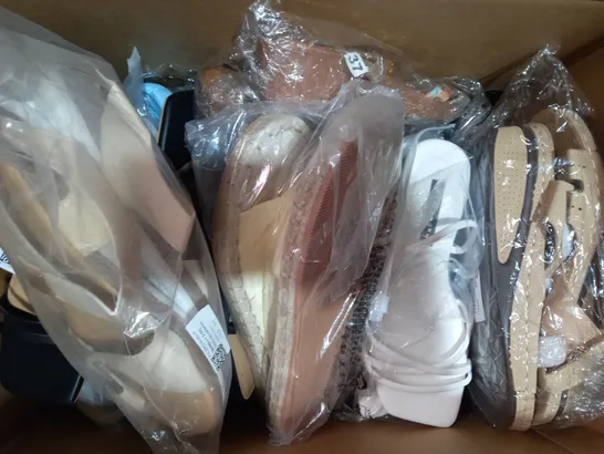 BOX OF APPROXIMATELY 10 ASSORTED PAIRS OF SHOES IN VARIOUS STYLES AND SIZES TO INCLUDE VICTORY, SLAZENGER, ETC