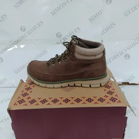 BOXED SKECHERS BROWN SYNERGY WARM TECH BOOTS- SIZE 6.5