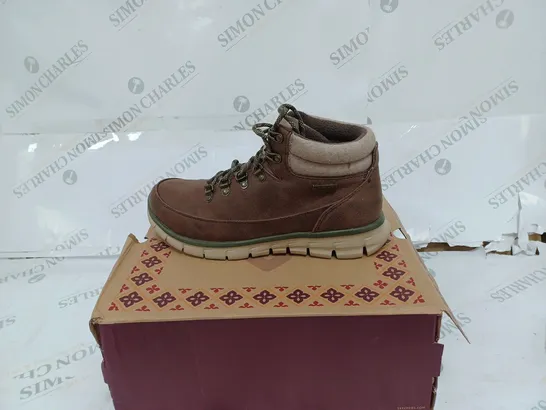 BOXED SKECHERS BROWN SYNERGY WARM TECH BOOTS- SIZE 6.5