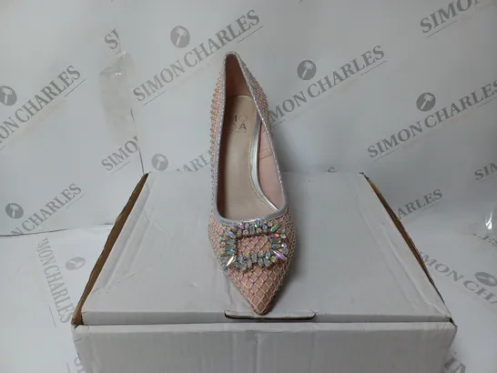 PAIR OF MODA IN PELLE KYLIEE COURT SHOES ROSE GOLD SIZE 6 