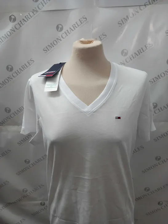 TOMMY HILFIGER ORIGINAL V NECK T-SHIRT SIZE S