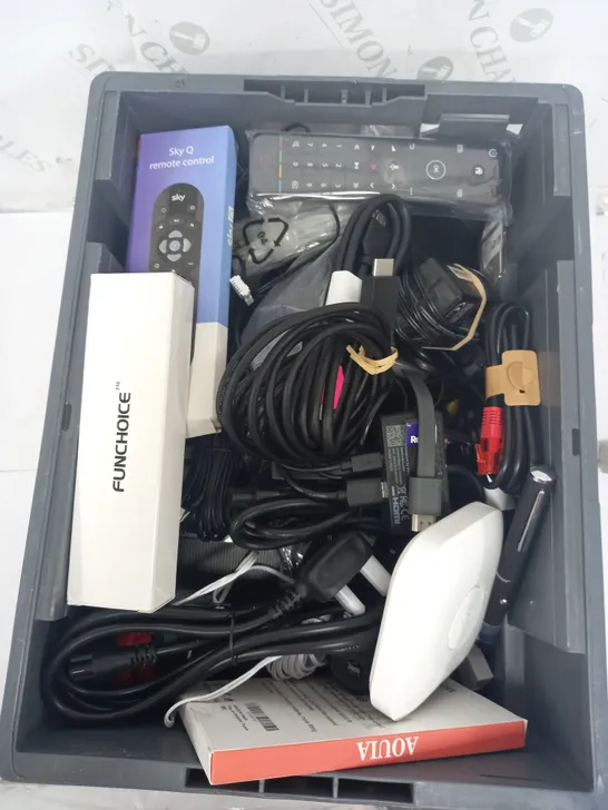 TOTE OF APPROX 20 ELETRICAL ITEMS TO INCLUDE SKY Q REMOTE CONTROL, ROKU, SKY HDMI CABLE