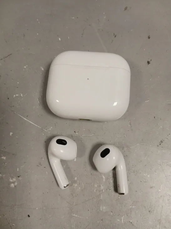 APPLE AIRPODS 3RD GEN WIRELESS EARPHONES 