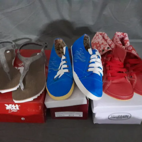 APPROXIMATELY 10 BOXED PAIR OF ASSORTED SHOES IN VARIOUS STYLES AND SIZES 