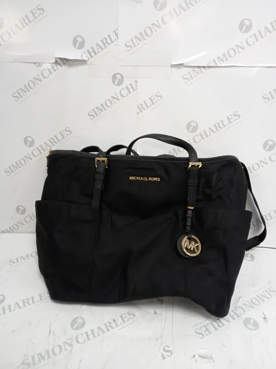 MICHAEL KORS BLACK STRAPPED BAG 