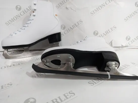 ROCES FIXED SIZE ICE SKATE - 3.5UK 