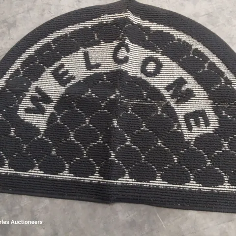 APPROXIMATELY 5 HALF MOON WELCOME MATS