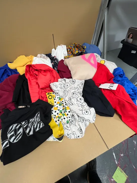 LOT OF ASSORTED CLOTHING ITEMS TO INCLUDE ZARA AND DISNEY