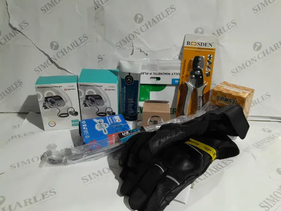 APPROXIMATELY 20 ASSORTED ITEMS TO INCLUDE SONRU BC49BQ HANDS-FREE CAR CHARGER, GOR-TEX GLOVES, SPANNER EXTENSION BAR, ANTI-FRICTION BEARING GREASE, CABLE STRIPPER, NEW DRIVER P PLATES ETC.