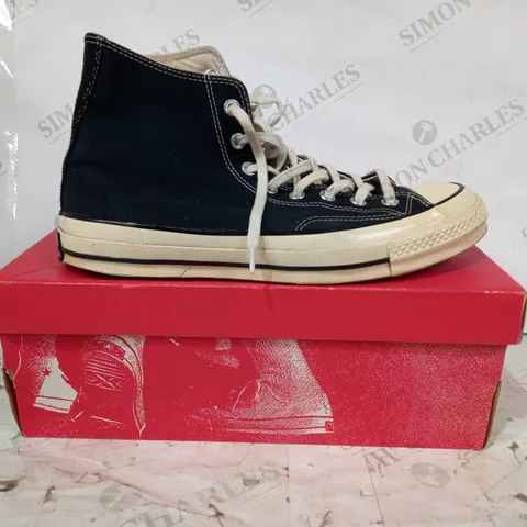 BOXED PAIR OF CONVERSE SHOES IN BLACK UK SIZE 9