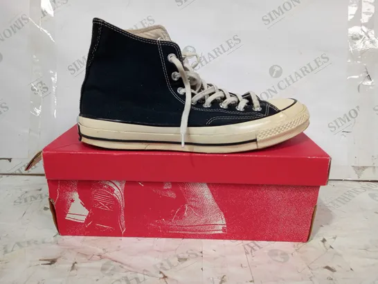 BOXED PAIR OF CONVERSE SHOES IN BLACK UK SIZE 9