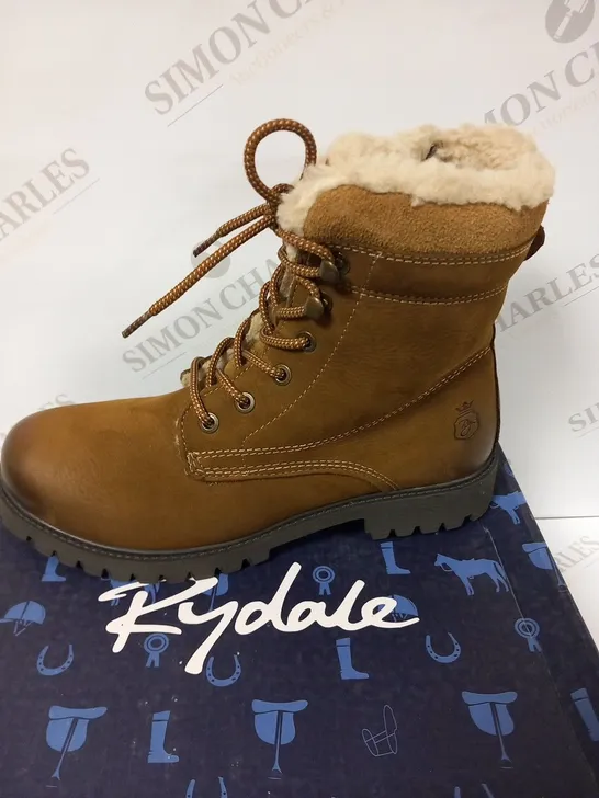 BOXED RYDALE KELK FUR LINED LACE UP BOOT TOBACCO SIZE 7