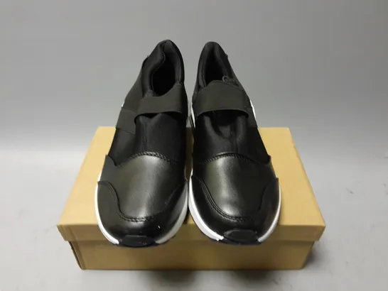 BOXED PAIR OF N/M YG-12 SLIP ON TRAINERS IN BLACK/WHITE - UK 7