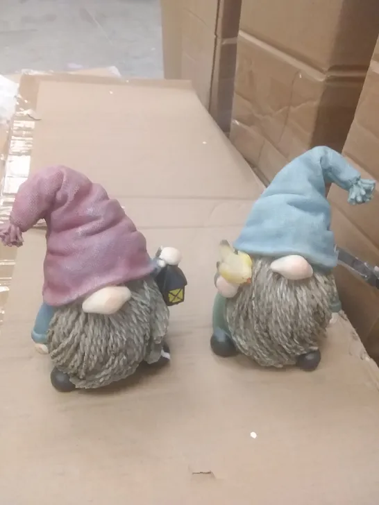 BOXED PAIR OF LED GNOMES FIGURES