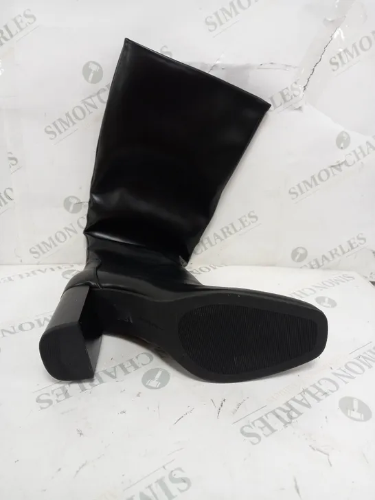 BERSHKA HIGH HEEL KNEE CUT BOOTS IN BLACK - EU 39