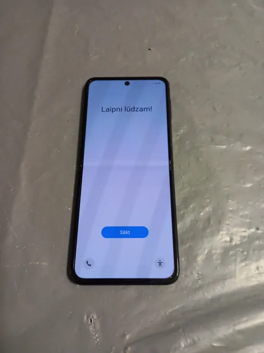 SAMSUNG GALAXY FLIP SMARTPHONE 