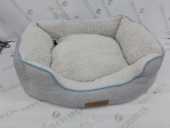 PET COLLECTION DOG BED