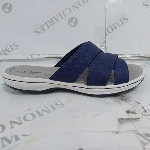 BOXED PAIR OF CLARKS GROVE SANDALS IN DARK NAVY - UK SIZE 5 