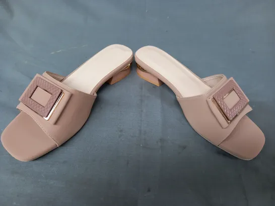 BOXED PAIR OF DESIGNER OPEN TOE LOW HEEL SANDALS IN NUDE EU SIZE 40