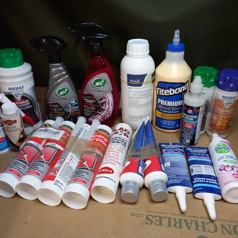 LOT OF ASSORTED HOUSEHOLD CLEANING ITEMS TO INCLUDE DETTOL, MOULD REMOVER AND NIKWAX