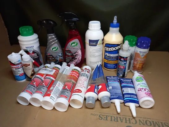 LOT OF ASSORTED HOUSEHOLD CLEANING ITEMS TO INCLUDE DETTOL, MOULD REMOVER AND NIKWAX