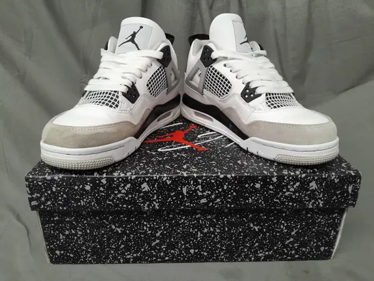 BOXED PAIR OF NIKE AIR JORDAN SHOES IN WHITE/BLACK UK SIZE 5.5