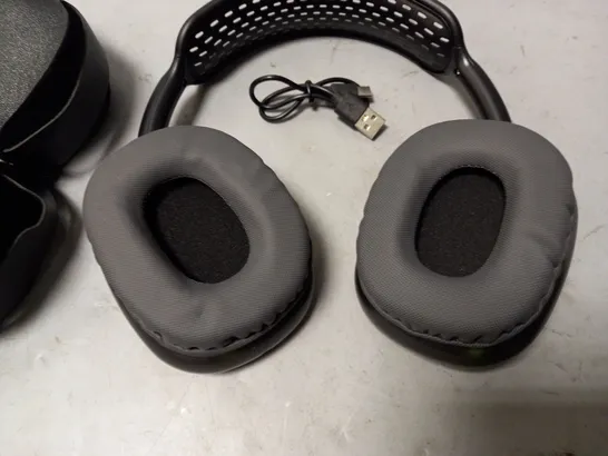 PAIR OF WIRELESS HEADPHONES