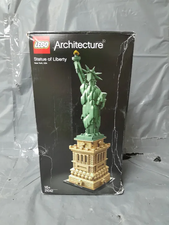 LEGO ARCHITECTURE EMPIRE STATE BUILDING (SET 21042) RRP £114.99