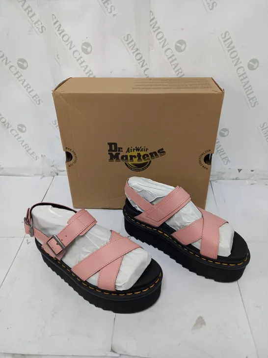 BOXED PAIR OF DR MARTENS VOSS II QUAD PEACH BEIGE UK 7 