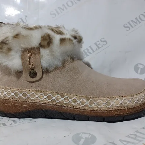 BOXED PAIR OF EARTH ORIGINS EMMALYN BEIGE BOOTIES - SIZE 5