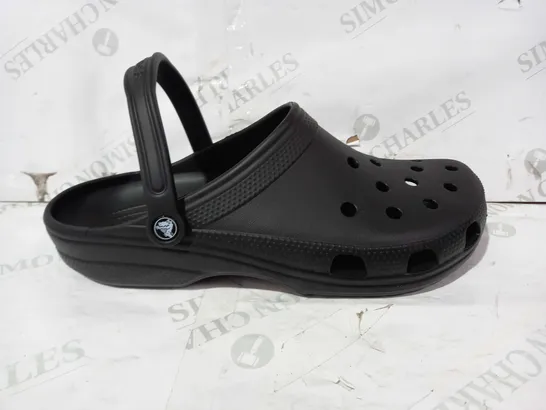 BOXED PAIR OF CROCS CLASSIC IN BLACK UK SIZE M14