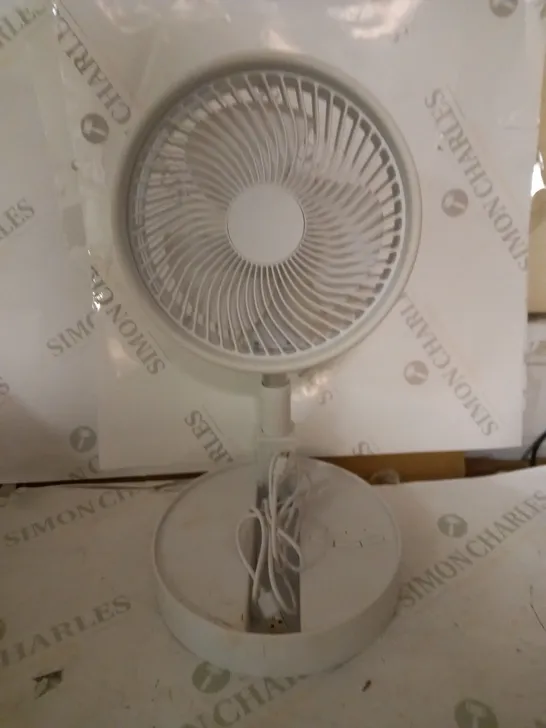 BELL & HOWELL RECHARGEABLE EXTENDABLE DESK & FLOOR FAN, WHITE