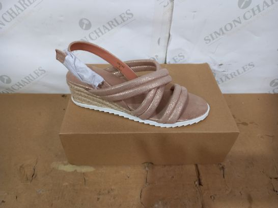 BOXED PAIR OF DESIGNER ROSE GOLD WEDGE SANDALS SIZE 5