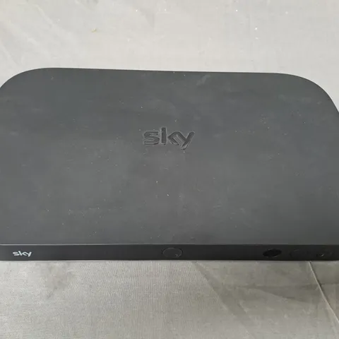 SKY Q BOX - ES140